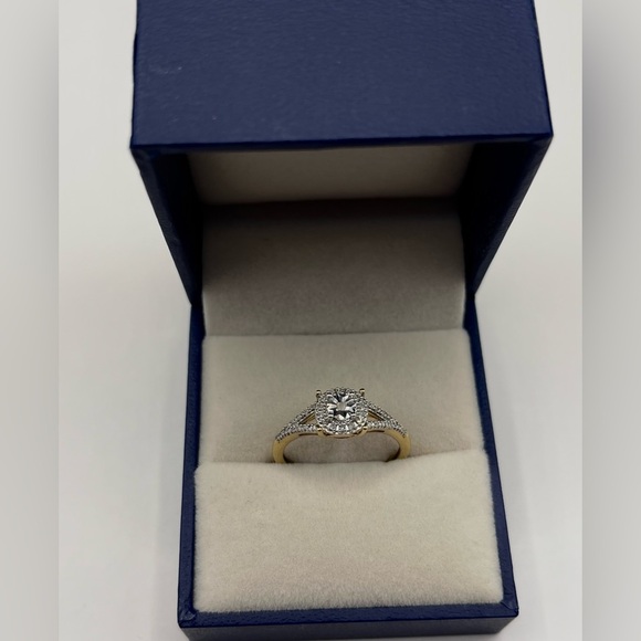 10K Gold 0.35 CT Natural Diamond Split Shank Halo Ring - Picture 1 of 7